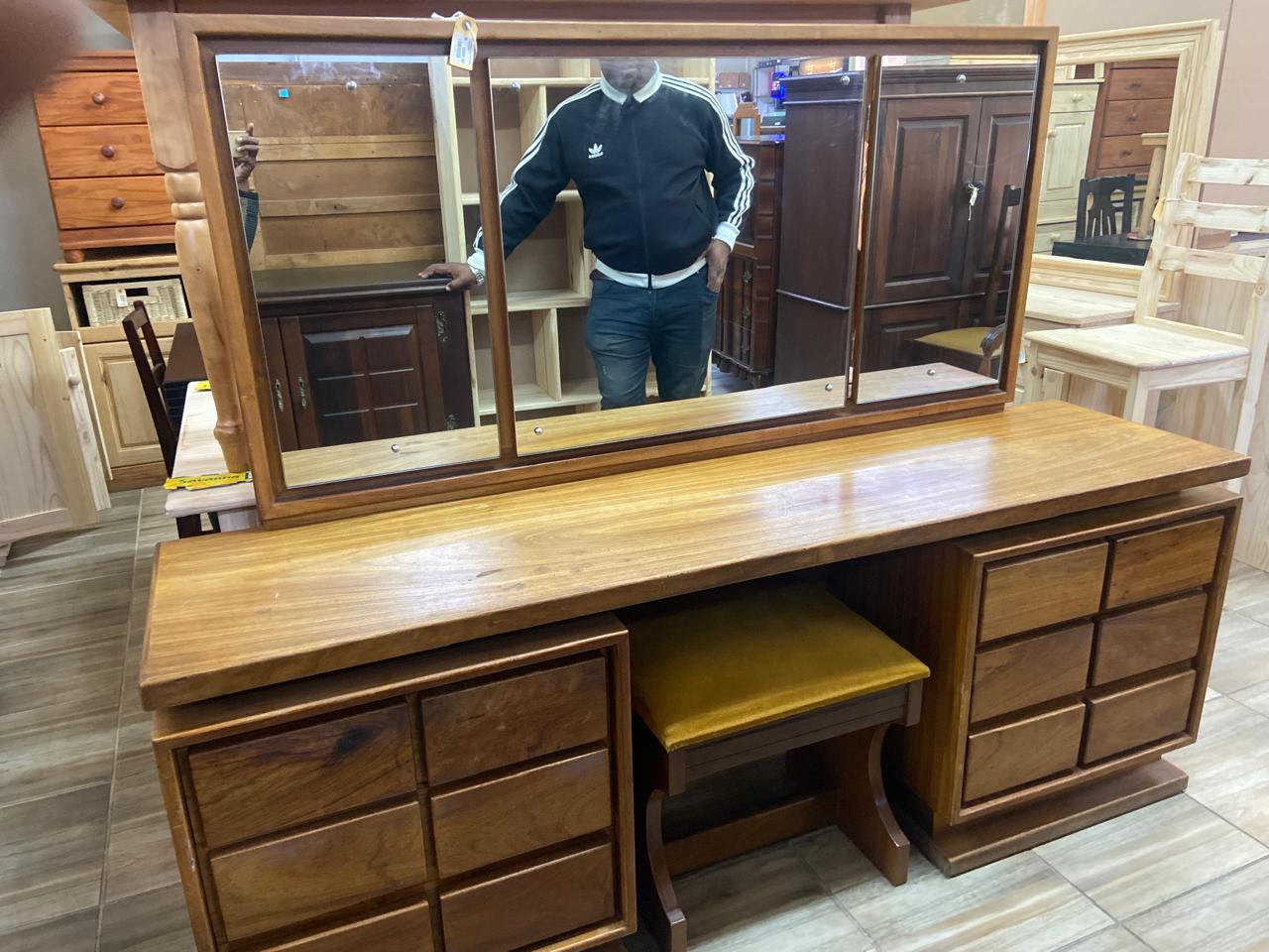 Kiaat Vanity Dresser
